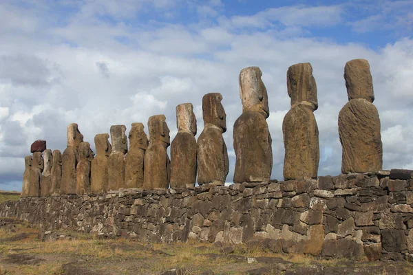 Les Célèbres Quinze Moai Ahu Tongariki Île Pâques — Photo