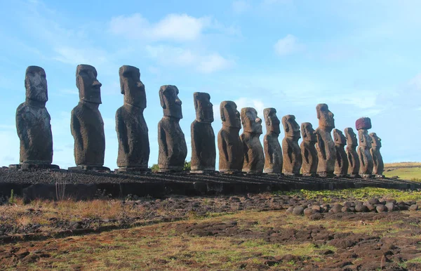 Słynny Piętnaście Moai Ahu Tongariki Wyspa Wielkanocna — Zdjęcie stockowe