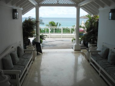 St Barts, Fransız Batı Hint Adaları - 24 Ocak 2008: St. Barth Adası de France lobisi St. Barts, Fransız Batı Hint Adaları. Cheval Blanc St-Barth Adası olarak yeniden adlandırıldı. 