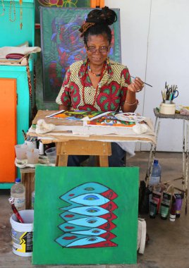 Grand Anse, Grenada - 10 Haziran 2017: Yerel sanatçı Grand Anse Craft ve Çarşısı Grenada
