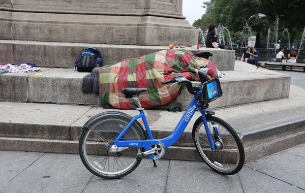 2019年7月18日 曼哈顿中城哥伦布圈附近的无家可归者 — 图库照片