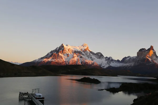 Los Kuernos Sziklái Tükröződés Pehoe Tónál Torres Del Paine Nemzeti — Stock Fotó