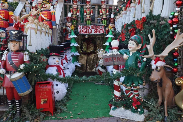 Brooklyn New York December 2019 Christmas House Decoration Display Suburban — Stock Photo, Image