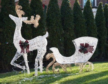 Brooklyn, New York - 12 Aralık 2019: Brooklyn 'in Dyker Heights semtinde Noel evi dekorasyonu