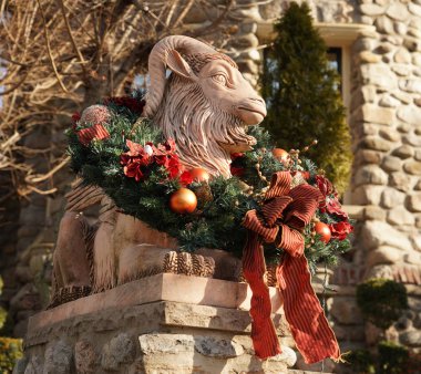 Brooklyn, New York - 12 Aralık 2019: Brooklyn 'in Dyker Heights semtinde Noel evi dekorasyonu