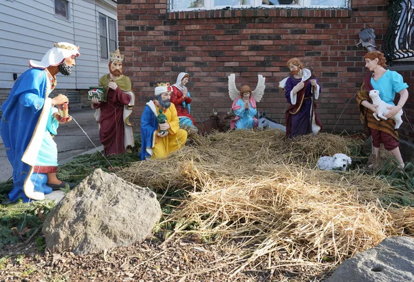 纽约布鲁克林 2019年12月12日 位于布鲁克林郊区戴克高地的圣诞耶稣降生场景 — 图库照片