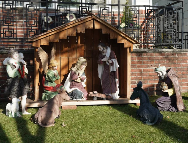 纽约布鲁克林 2019年12月12日 位于布鲁克林郊区戴克高地的圣诞耶稣降生场景 — 图库照片
