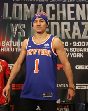 New York - 6 Aralık 2018: New York Madison Square Garden 'da Mason Menard ile dövüşmeden önce Brooklyn, Ny' den hafif sıklet boksör Teofimo Lopez