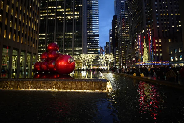 New York Prosince 2019 Vánoční Ozdoby Blízkosti Newyorské Pamětihodnosti Radio — Stock fotografie
