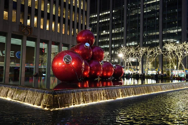 Нью Йорк Декабря 2019 Года Рождественские Украшения Возле Нью Йоркского — стоковое фото