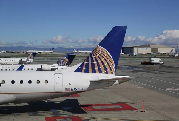 サンフランシスコ カリフォルニア州 2019年2月5日 サンフランシスコ国際空港ターミナル3のターマックでユナイテッド航空の飛行機 — ストック写真