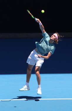 Melbourne, Avustralya - 22 Ocak 2019: Yunan profesyonel tenisçi Stefanos Tsitsipas Melbourne Park 'ta oynanan Avustralya Açık 2019 çeyrek final karşılaşmasında
