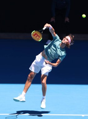 Melbourne, Avustralya - 22 Ocak 2019: Yunan profesyonel tenisçi Stefanos Tsitsipas Melbourne Park 'ta oynanan Avustralya Açık 2019 çeyrek final karşılaşmasında