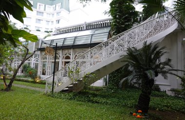 Hanoi, Vietnam - 27 Ekim 2019: Sofitel Legend Metropole Hanoi, Hanoi Eski Hanoi şehrinin kalbinde yer alan ve ödül kazanmış bir koloni ve neo-klasik lüks aile oteli. 