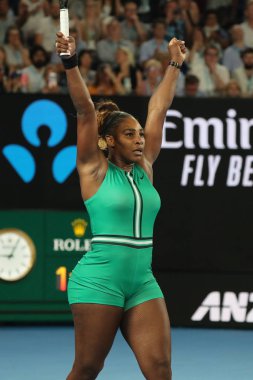 Melbourne, Avustralya - 21 Ocak 2019: 23 kez Grand Slam şampiyonu Serena Williams Amerika Birleşik Devletleri 2019 Avustralya Açık Melbourne Park 16 maçın onu turdan sonra zafer kutluyor