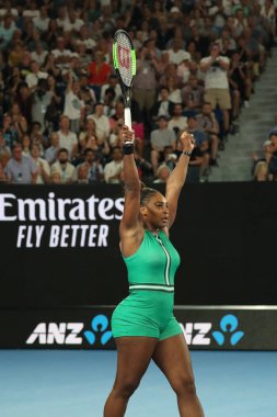 Melbourne, Avustralya - 21 Ocak 2019: 23 kez Grand Slam şampiyonu Serena Williams Amerika Birleşik Devletleri 2019 Avustralya Açık Melbourne Park 16 maçın onu turdan sonra zafer kutluyor