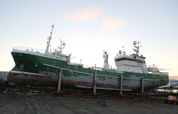 Reykjavik Island Juli 2016 Lastfartyg Torrdocka Reykjavikt Hamn — Stockfoto