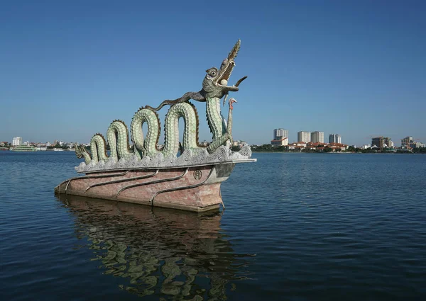 越南河内 2019年10月30日 河内西湖龙雕像 在唐隆河内诞辰1000周年之际 这些龙创下了越南吉尼斯世界纪录 成为越南最大的龙 — 图库照片