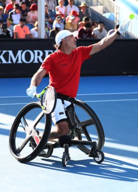 Melbourne, Avustralya - 24 Ocak 2019: Fransız tenisçi Stephane Houdet, Melbourne Park 'ta oynanan 2019 Avustralya Açık' ta oynanan Tekerlekli Sandalye Erkekler karşılaşmasında 