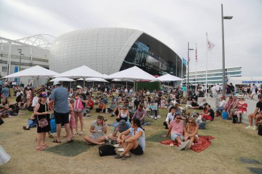 Melbourne, Avustralya - 27 Ocak 2019: 2019 Avustralya Açık sırasında Melbourne Park 'taki Avustralya tenis merkezindeki tenis taraftarları