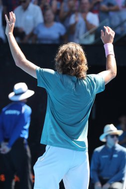 MELBOURNE, AUSTRALIA - 21 Ocak 2019: Yunan profesyonel tenisçi Stefanos Tsitsipas, Melbourne Park 'ta oynanan 2019 Avustralya Açık' ta oynanan çeyrek final karşılaşmasında