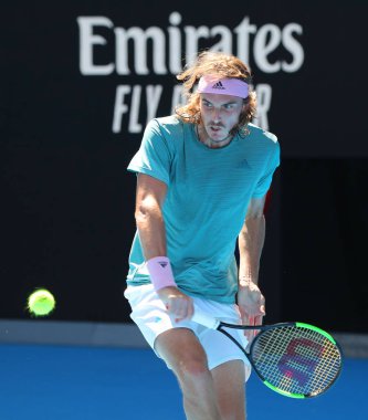 MELBOURNE, AUSTRALIA - 21 Ocak 2019: Yunan profesyonel tenisçi Stefanos Tsitsipas, Melbourne Park 'ta oynanan 2019 Avustralya Açık' ta oynanan çeyrek final karşılaşmasında