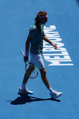 MELBOURNE, AUSTRALIA - 21 Ocak 2019: Yunan profesyonel tenisçi Stefanos Tsitsipas, Melbourne Park 'ta oynanan 2019 Avustralya Açık' ta oynanan çeyrek final karşılaşmasında