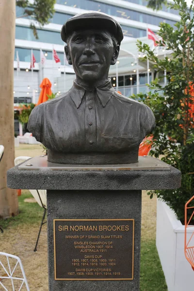 澳大利亚墨尔本 2019年1月26日 布鲁克斯 伯斯特爵士 Sir Norman Brookes Bust 在墨尔本公园澳大利亚网球中心的罗德 拉威尔竞技场前 — 图库照片