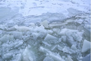 Buz alanı Baltık Denizi kırılmış buz ile