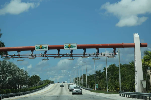 Miami Florida Июня 2016 Года Sunpass Overhead Toll System South — стоковое фото