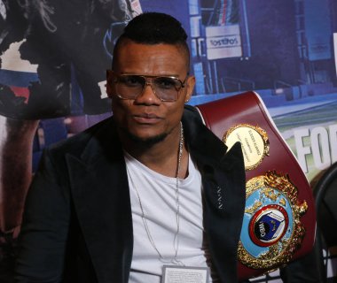 New York - 8 Aralık 2018: hafif ağır siklet dünya şampiyonu boksör Eleider Alvarez Columbia basın toplantısı için New York Madison Square Garden'da Sergey Kovalev karşı rövanş mücadele sırasında