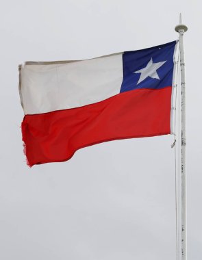 Şili bayrağı, İspanyolcada La Estrella Solitaria olarak da bilinir.