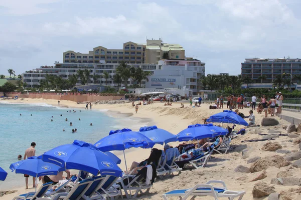 Sint Maarten June 2011 Tourists Maho Beach Princess Juliana International — Stock Photo, Image