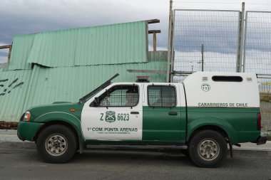 Punta Arenas, Şili - 31 Ocak 2020: Punta Arenas, Şili 'de Carabineros de Chile arabası. Şili Carabineroları Şili 'nin üniformalı ulusal polis gücü ve jandarmasıdır.