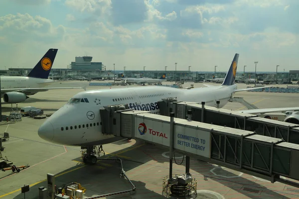 Frankfurt Germany April 2017 Lufthansa Boeing 747 Plane Tarmac Frankfurt — Zdjęcie stockowe