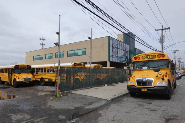 Brooklyn Nueva York Marzo 2020 Autobuses Escolares Estacionados Patio Brooklyn — Foto de Stock