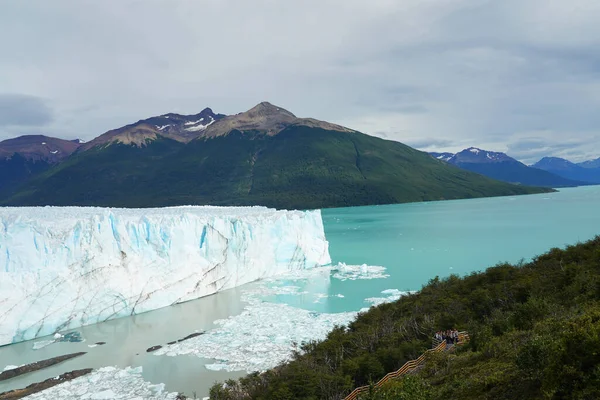 Calafate Argentina Φεβρουαριου 2020 Τουρίστες Στο Παρατηρητήριο Του Παγετώνα Perito — Φωτογραφία Αρχείου