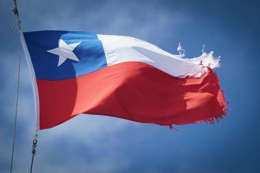 Şili bayrağı. Şili bayrağı İspanyolcada La Estrella Solitaria olarak da bilinir.