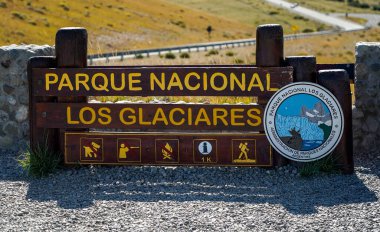 EL CHALTEN, ARGENTINA - 7 Şubat 2020: Arjantin 'in güneybatısındaki Los Glaciares Ulusal Parkı girişi