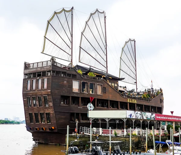 Chi Minh Vietnam Novembro 2019 Restaurante Flutuante Elisa Porto Saigão — Fotografia de Stock