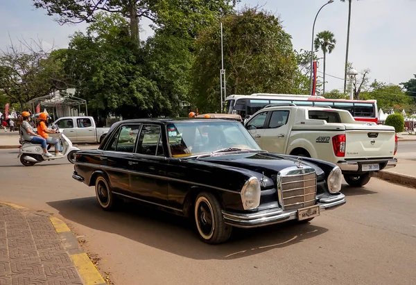 Siem Reap Cambodia Novembre 2019 Vecchia Mercedes Nel Cuore Siem — Foto Stock