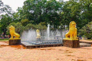 SIEM REAP, CAMBODIA - 7 Kasım 2019: Siem Reap, Kamboçya Kraliyet Bağımsızlık Bahçeleri Çeşmesi