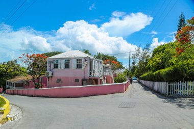 Liman Adası, Bahamalar - 11 Haziran 2019 Harbour Adası, Bahamalar 'daki Dunmore Town caddesinde