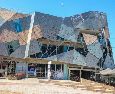 MELBOURNE, AUSTRALYA - 21 HAZİRAN 2019: Melbourne, Avustralya 'daki Federasyon Meydanı' ndaki Yarra Binası