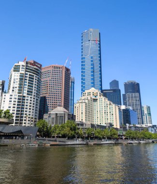 MELBOURNE, AUSTRALYA - 21 HAZİRAN 2019 Melbourne silueti ve Yarra nehri panoraması