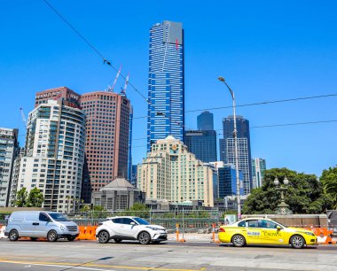 MELBOURNE, AUSTRALYA - 21 HAZİRAN 2019 Melbourne silueti ve Yarra nehri panoraması