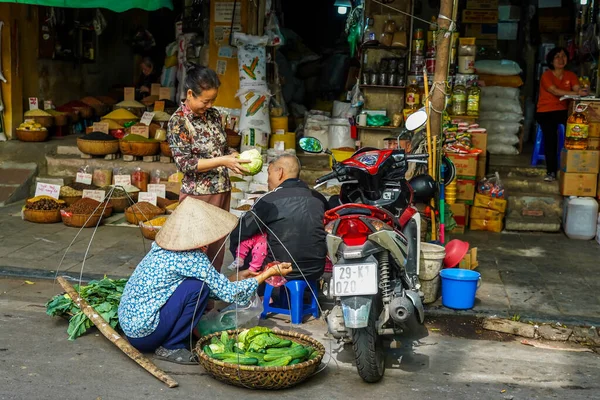 Hanoi Vietnam Října 2019 Místní Prodejci Prodávají Potraviny Ranním Trhu — Stock fotografie