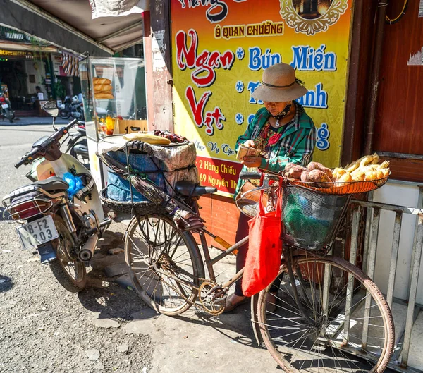 Hanoi Vietnam October 2019 Local Vendors Selling Food Old Quarter — 图库照片