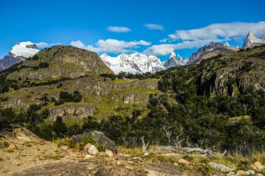 Cerro Torre ile birlikte Los Glaciares Ulusal Parkı 'ndaki Laguna Torre yürüyüşünde, Santa Cruz Eyaleti, Arjantin