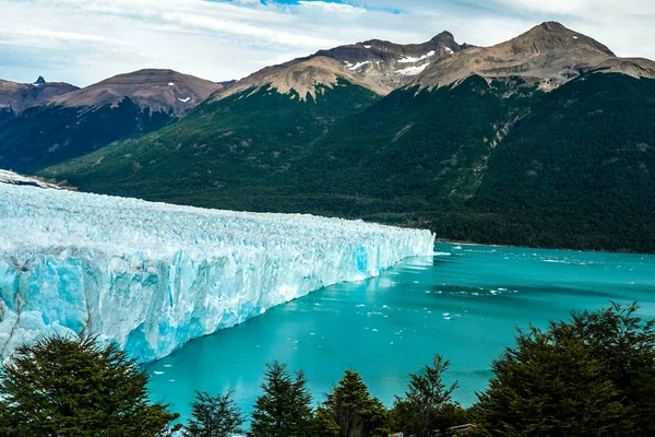 Arjantin 'in güneybatısındaki Los Glaciares Ulusal Parkı' nda Perito Moreno Buzulu